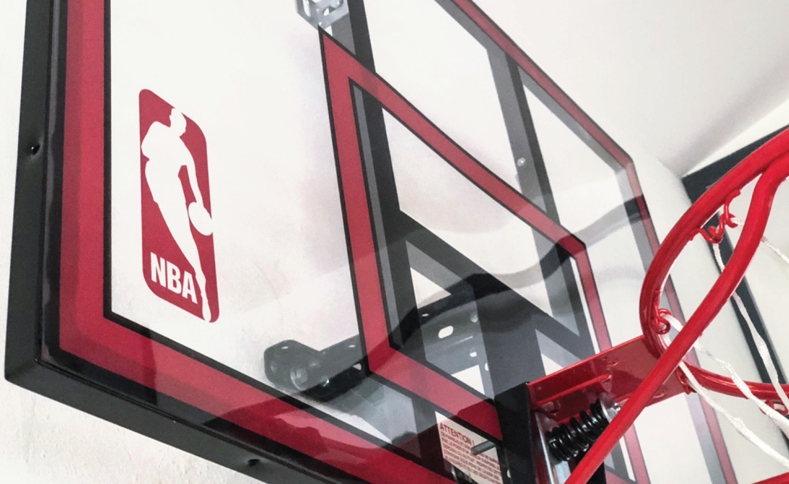 NBA Basketballkorb als Detail im Studio